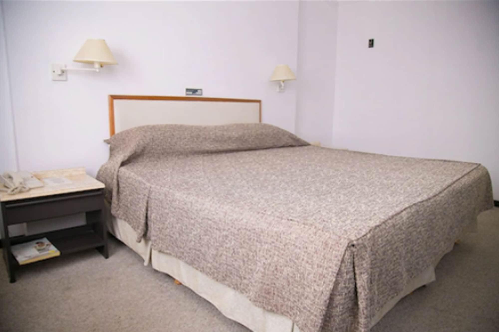 Alkazar Hotel 4*