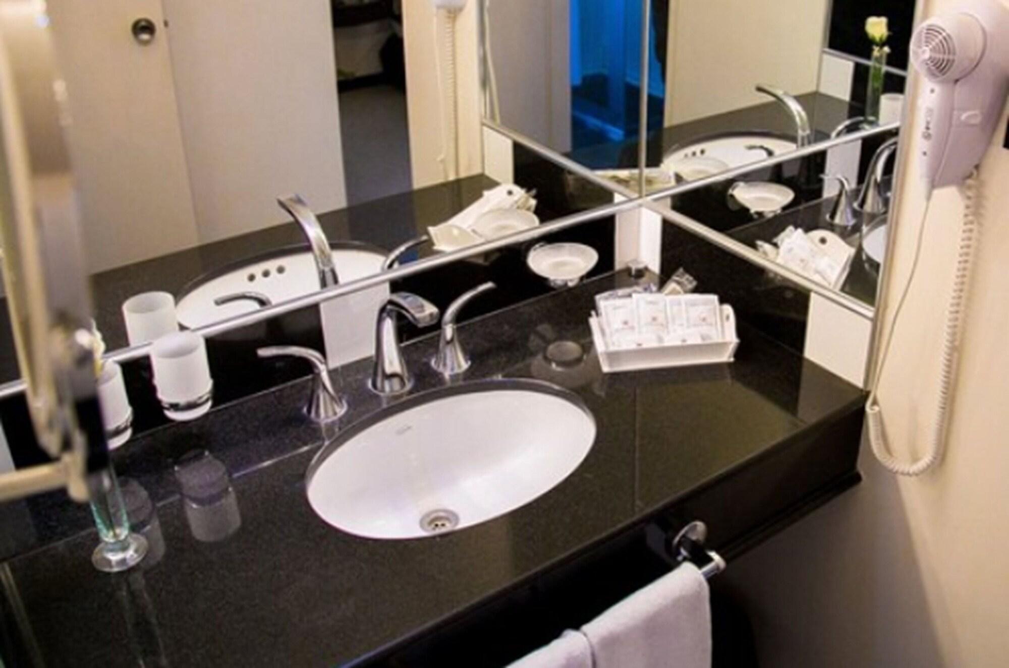 Alkazar Hotel 4*
